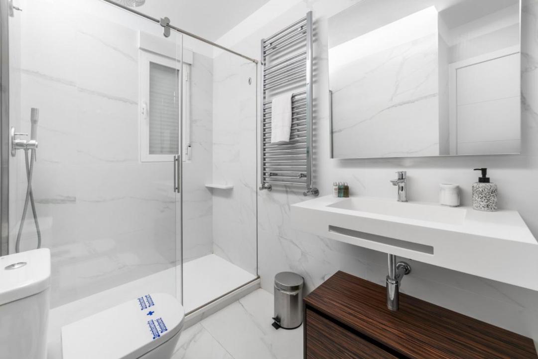 2 Bedrooms 1 Bathroom Furnished - Centro - Equipped & Stylish - Minty Stay Madrid Exteriör bild