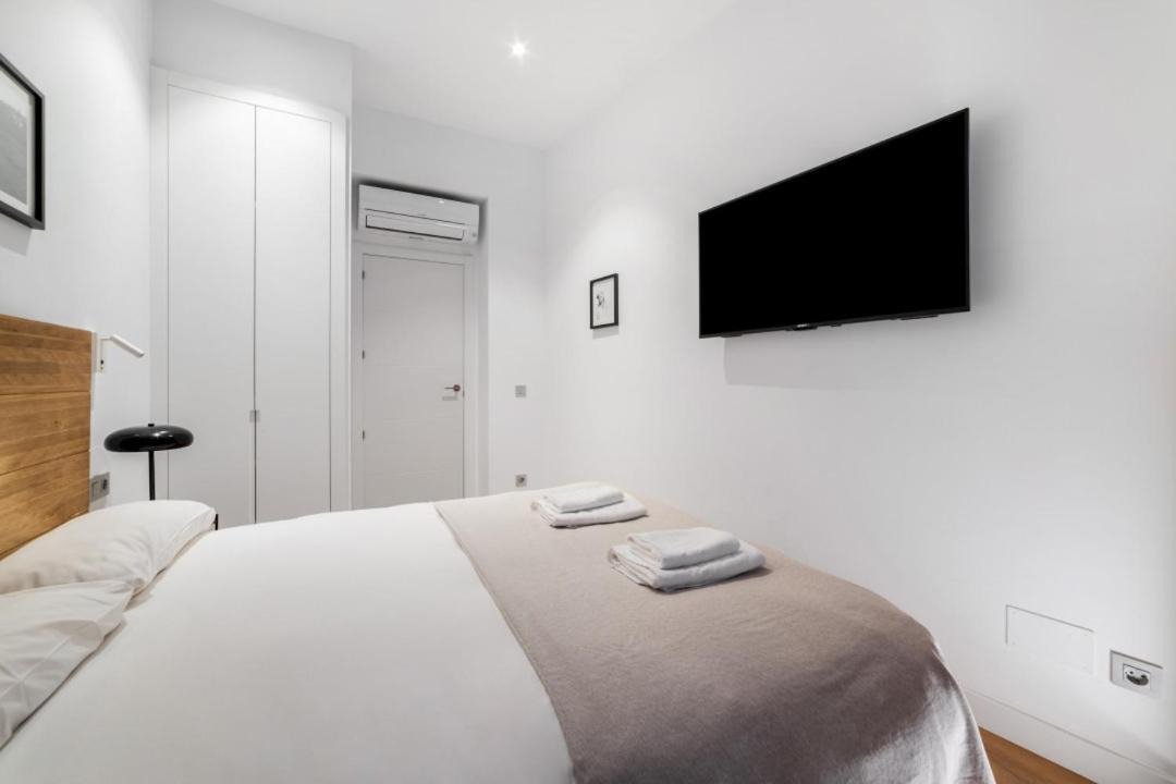 2 Bedrooms 1 Bathroom Furnished - Centro - Equipped & Stylish - Minty Stay Madrid Exteriör bild