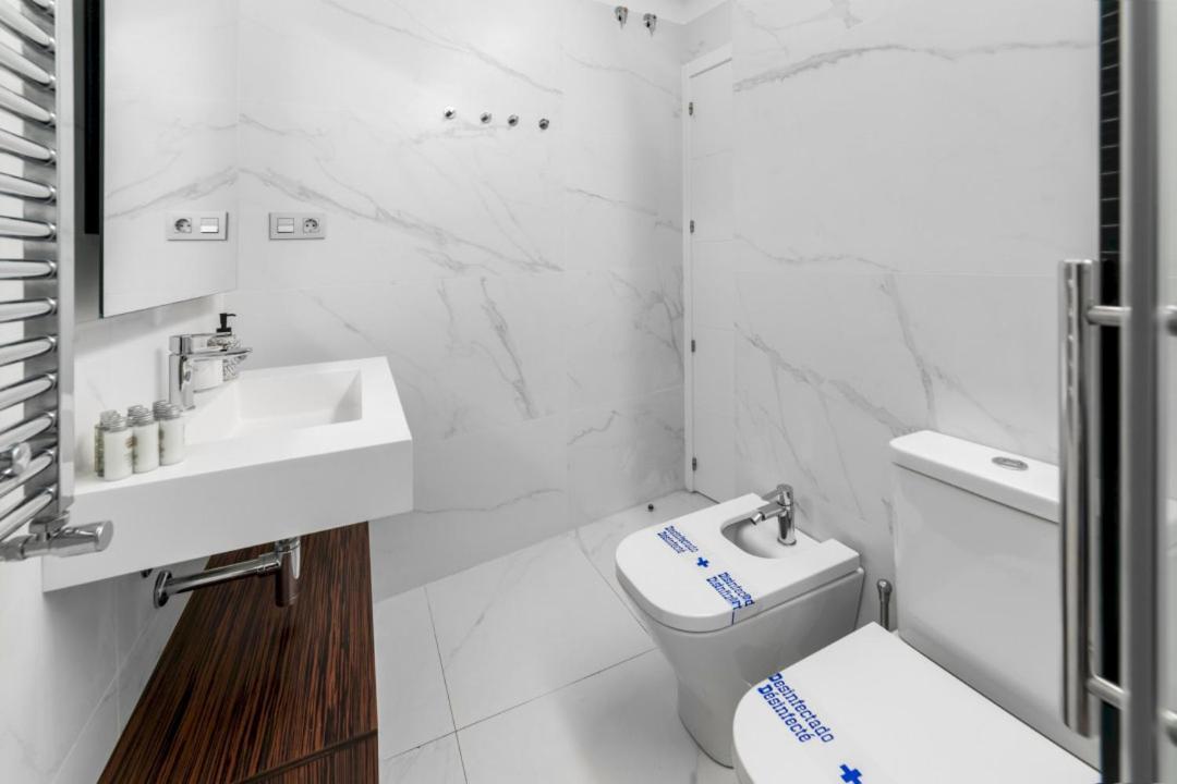 2 Bedrooms 1 Bathroom Furnished - Centro - Equipped & Stylish - Minty Stay Madrid Exteriör bild